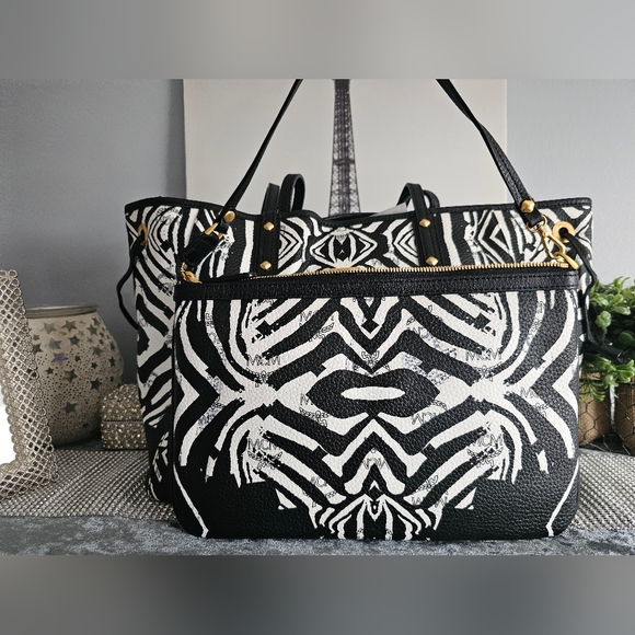 MCM Reversible Liz Tote & Pouch | Limited Edition Zebra Print w/Pochette - Picture 5 of 16